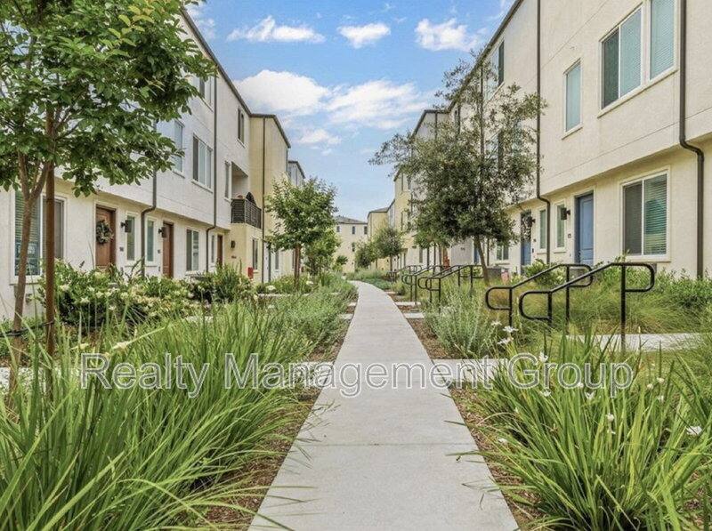 Townhouse for rent at 5480 Shorefront Dr #163, San Diego, CA 92154