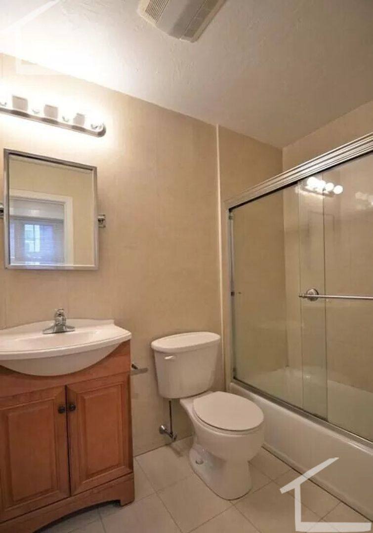 Apartment for rent at 198 Winthrop Rd #5E, Brookline, MA 02445