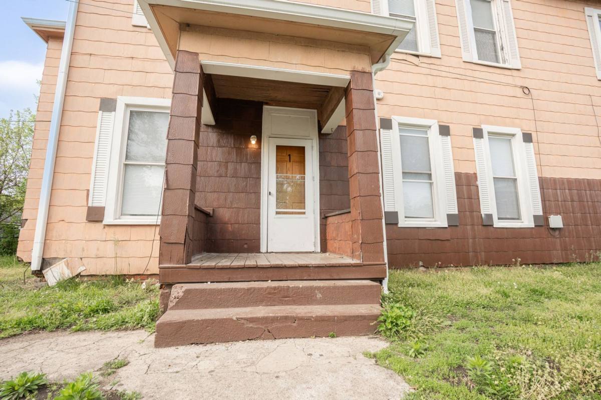 House for rent at 731 S 7th St, Terre Haute, IN 47807