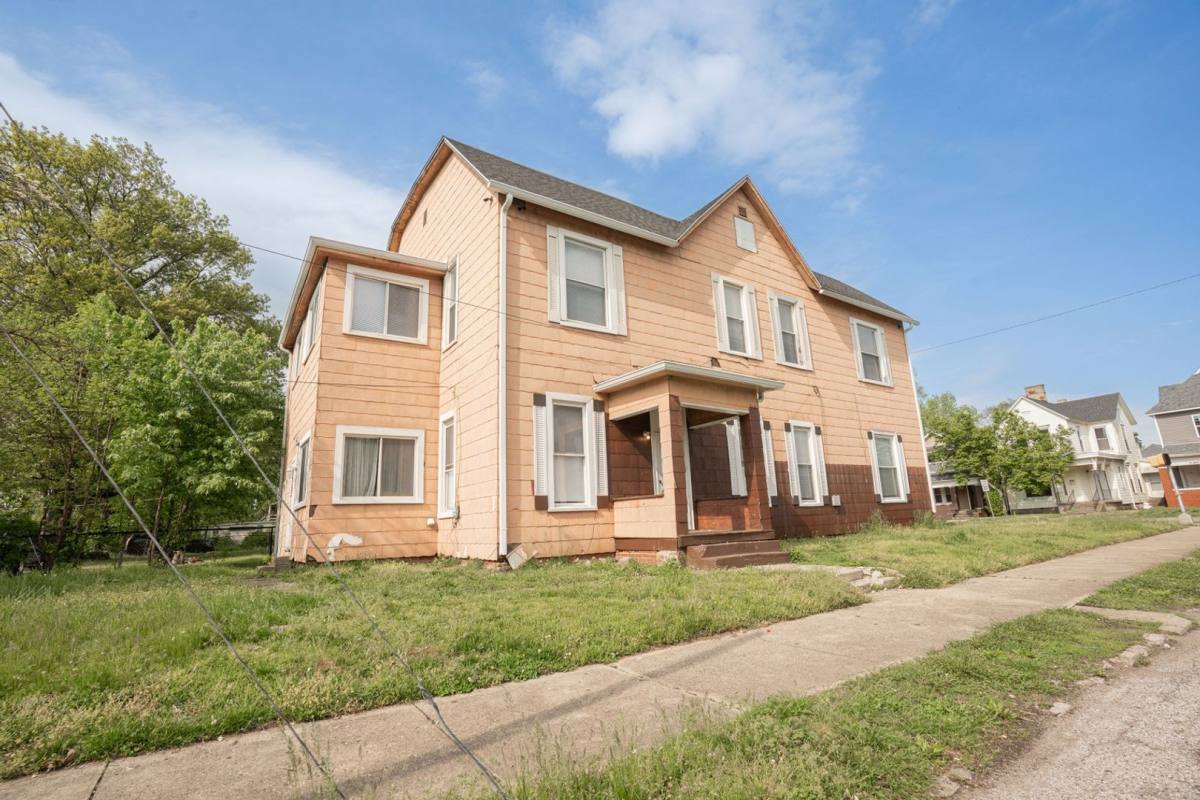 House for rent at 731 S 7th St, Terre Haute, IN 47807