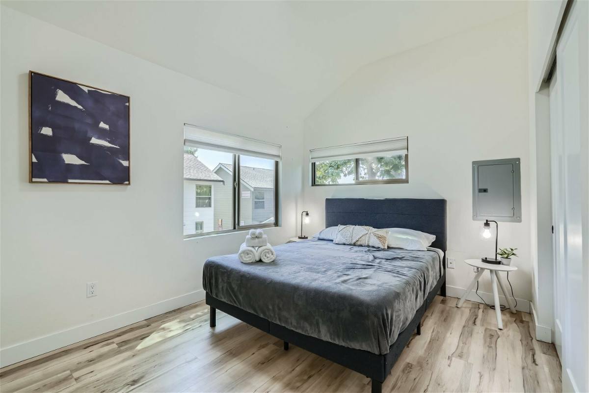 House for rent at 9443 5th Ave SW, Seattle, WA 98106
