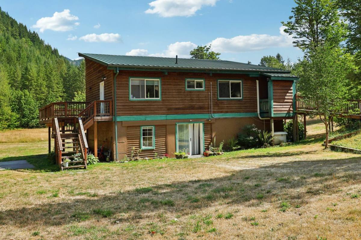 Townhouse for rent at 14341 Washington #530, Concrete, WA 98237