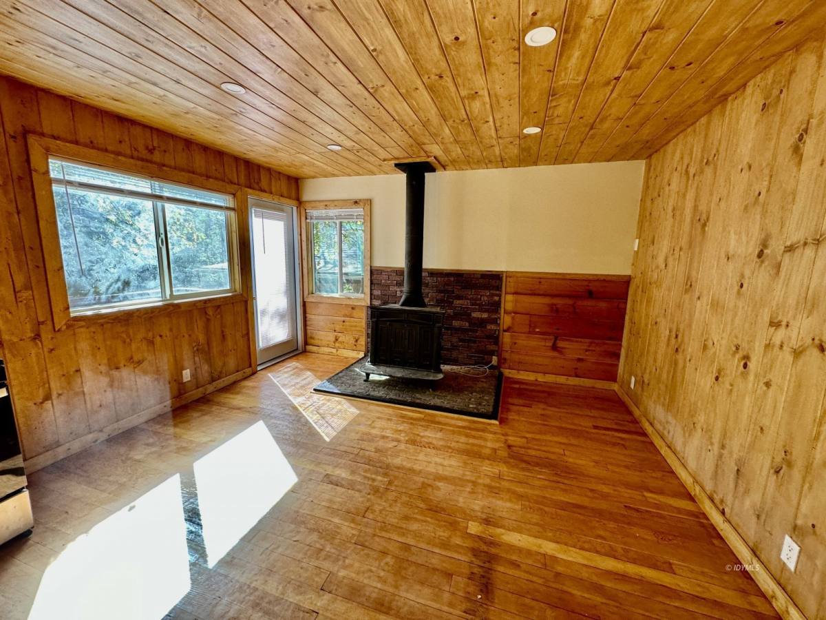 Apartment for rent at 54365 Pine Crest Ave #3, Idyllwild, CA 92549