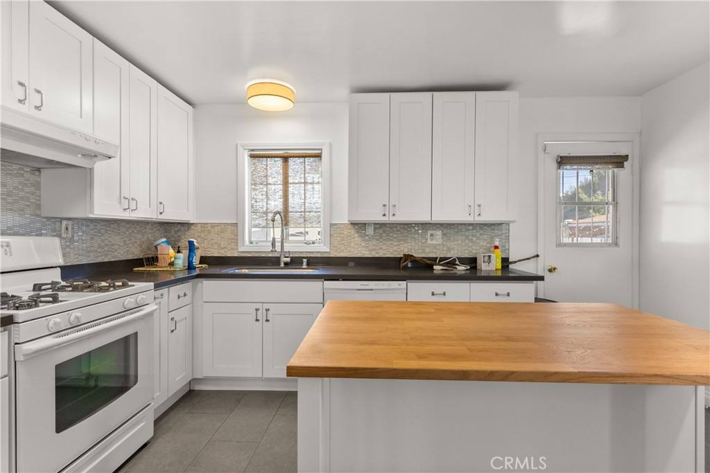 Apartment for rent at 3124 Helms Ave, Los Angeles, CA 90034