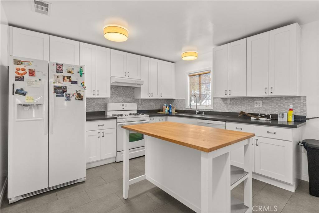 Apartment for rent at 3124 Helms Ave, Los Angeles, CA 90034