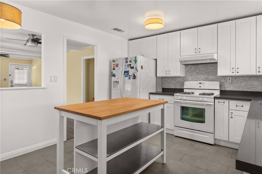 Apartment for rent at 3124 Helms Ave, Los Angeles, CA 90034