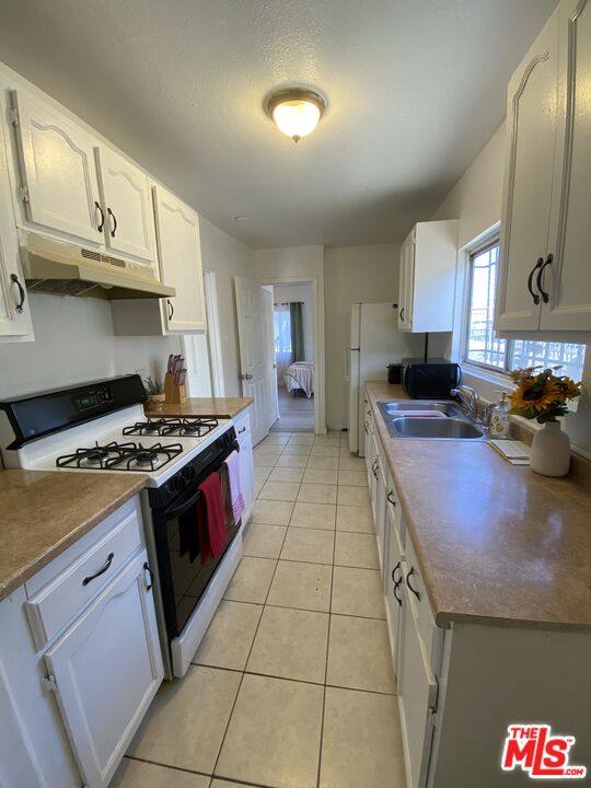 Apartment for rent at 636 W 81st St #644, Los Angeles, CA 90044