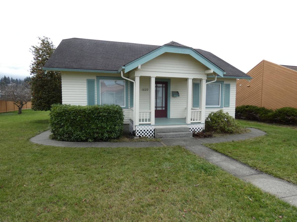 House for rent at 1022 Caroline St, Port Angeles, WA 98362