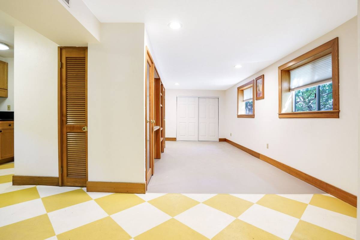 Apartment for rent at 295 22nd St SE, Salem, OR 97301