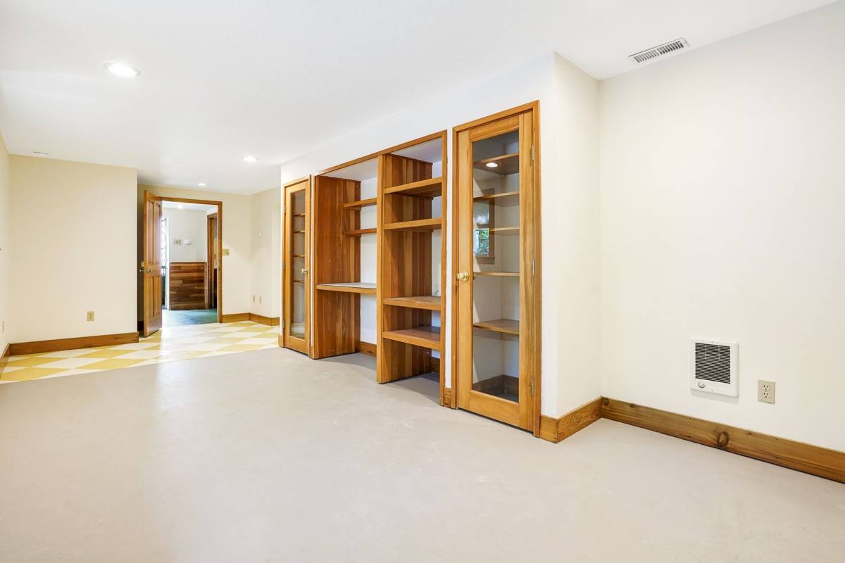 Apartment for rent at 295 22nd St SE, Salem, OR 97301