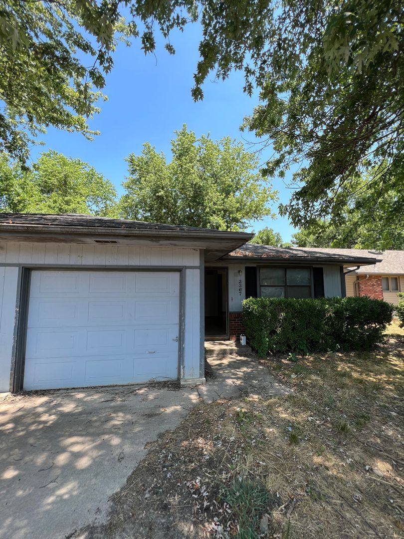 House for rent at 2367 W Farm Rd, Springfield, MO 65807