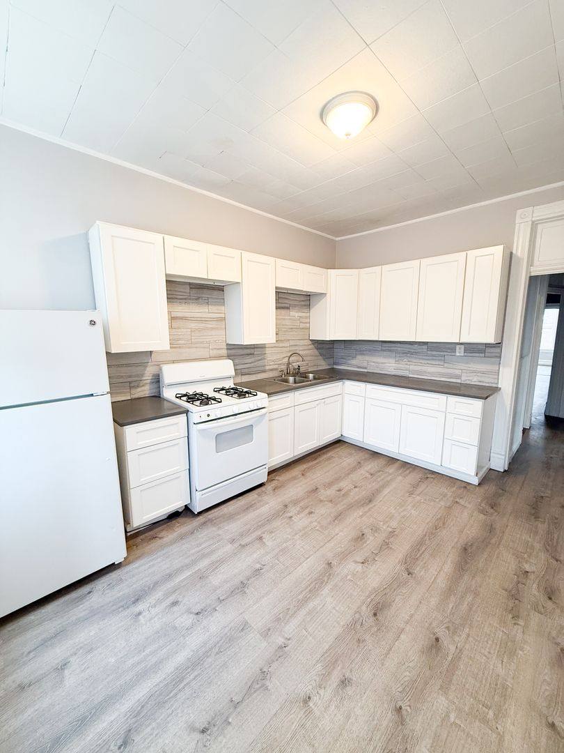 Apartment for rent at 3259 Oregon Ave #2, Saint Louis, MO 63118