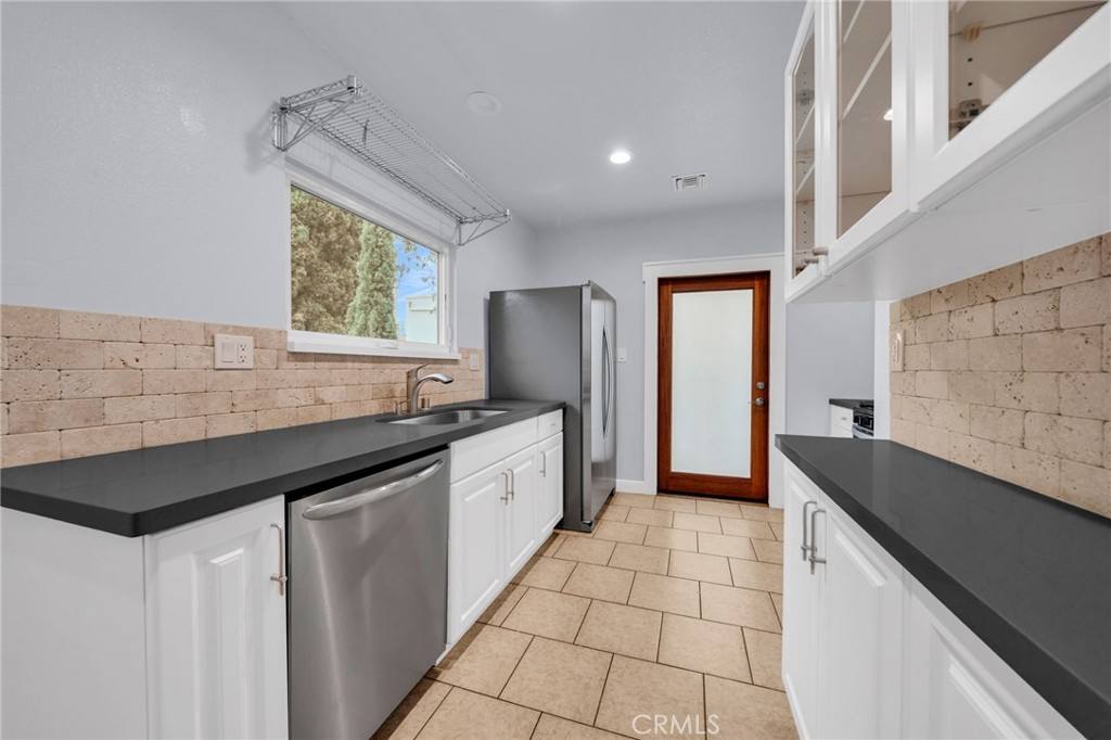 Apartment for rent at 239 1 2 Coronado Ave #239, Long Beach, CA 90803