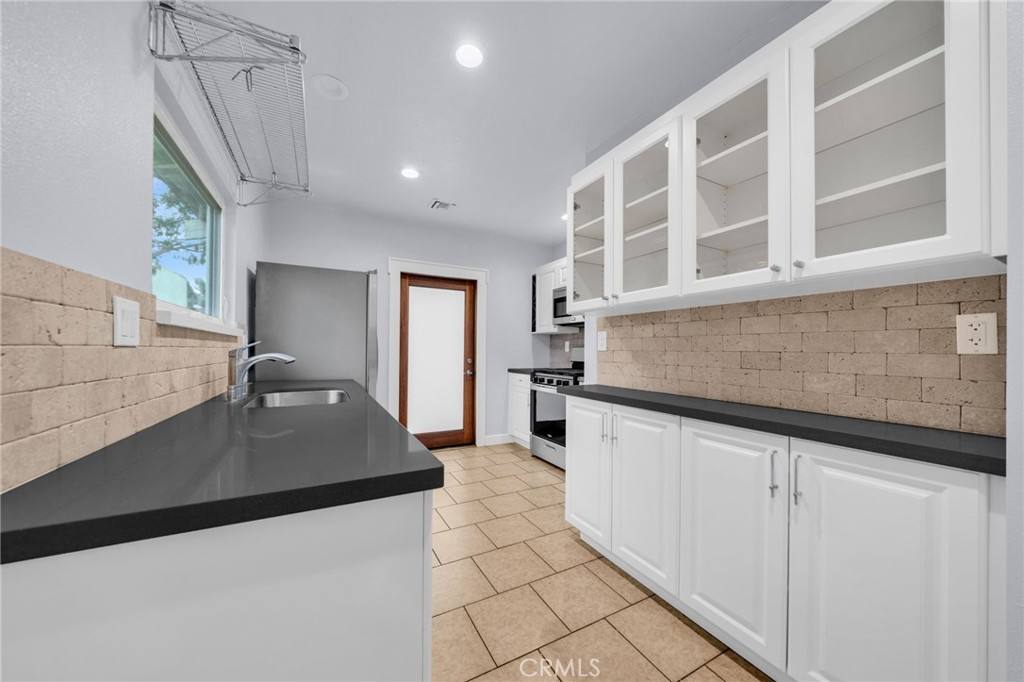 Apartment for rent at 239 1 2 Coronado Ave #239, Long Beach, CA 90803