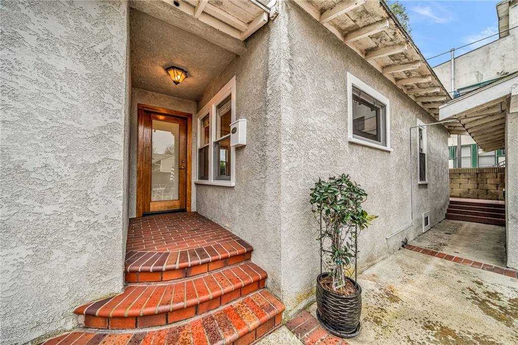 Apartment for rent at 239 1 2 Coronado Ave #239, Long Beach, CA 90803