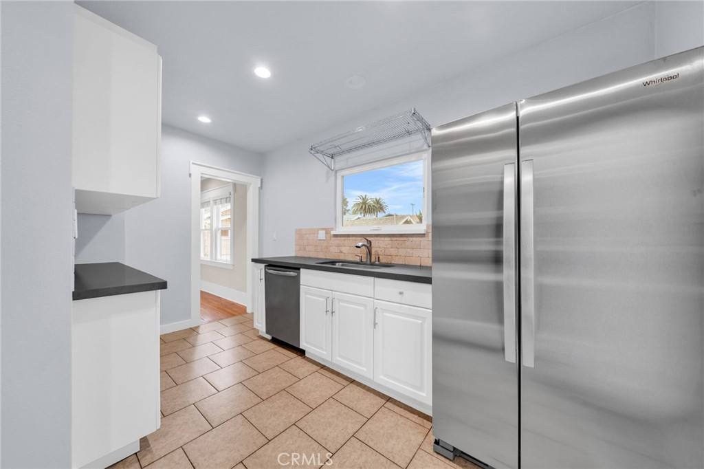 Apartment for rent at 239 1 2 Coronado Ave #239, Long Beach, CA 90803