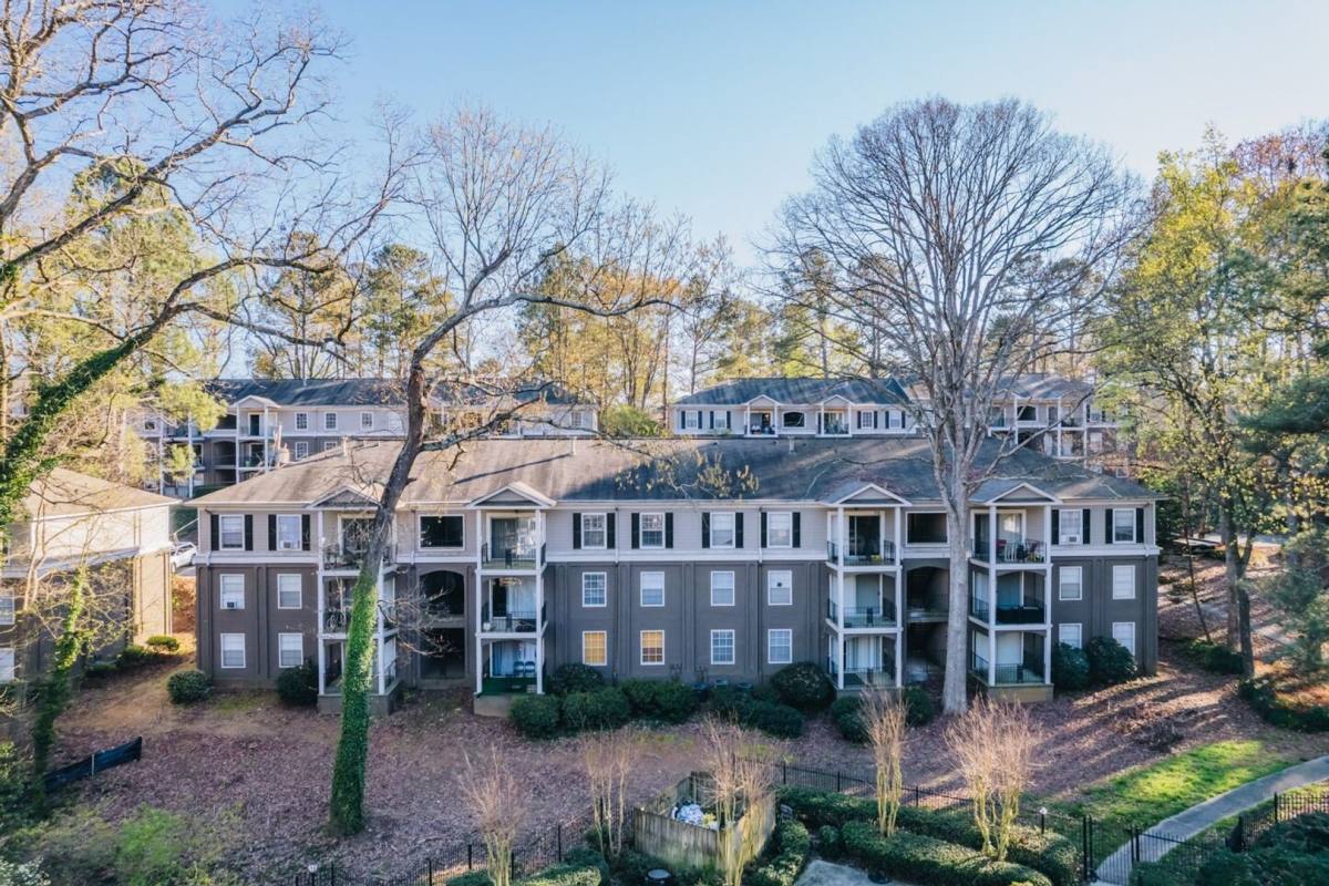 Apartment for rent at 100 Chattahoochee Circle, Roswell, GA 30075