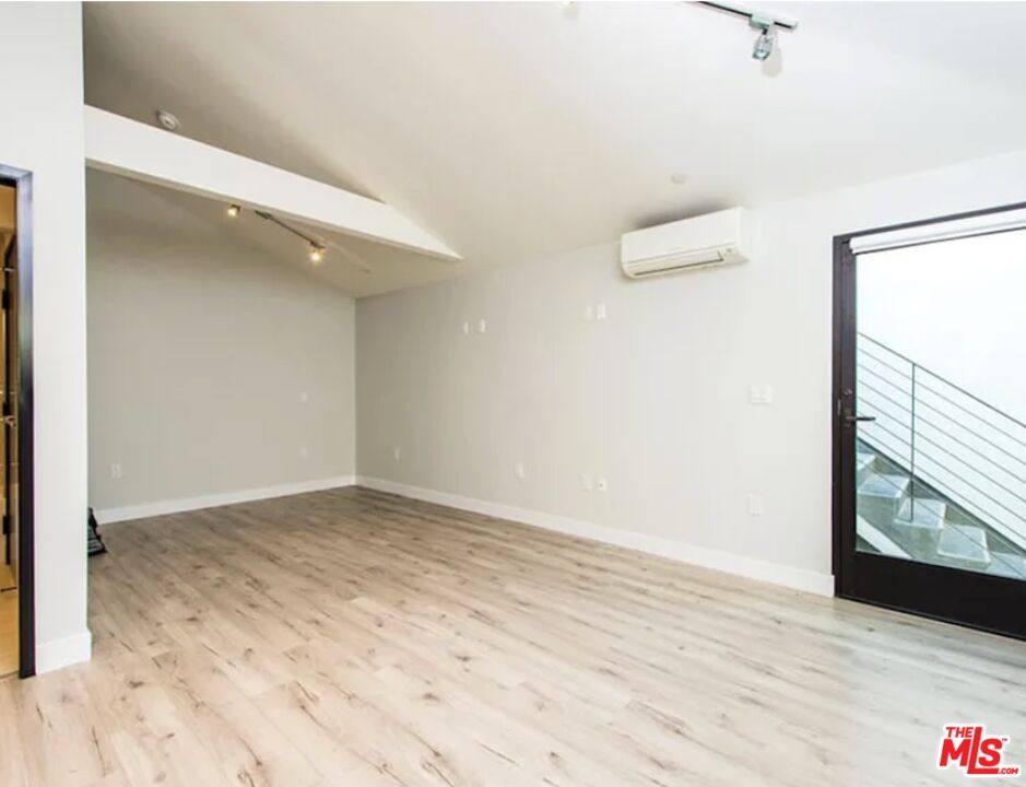 Apartment for rent at 483 Washington Blvd #483, Venice, CA 90291