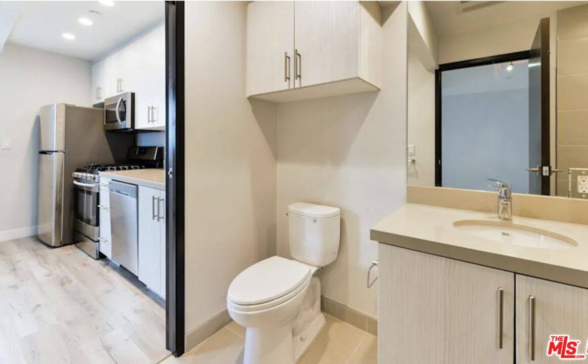 Apartment for rent at 483 Washington Blvd #483, Venice, CA 90291