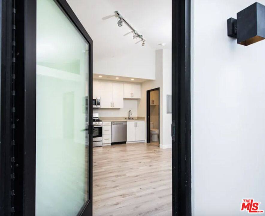 Apartment for rent at 483 Washington Blvd #483, Venice, CA 90291
