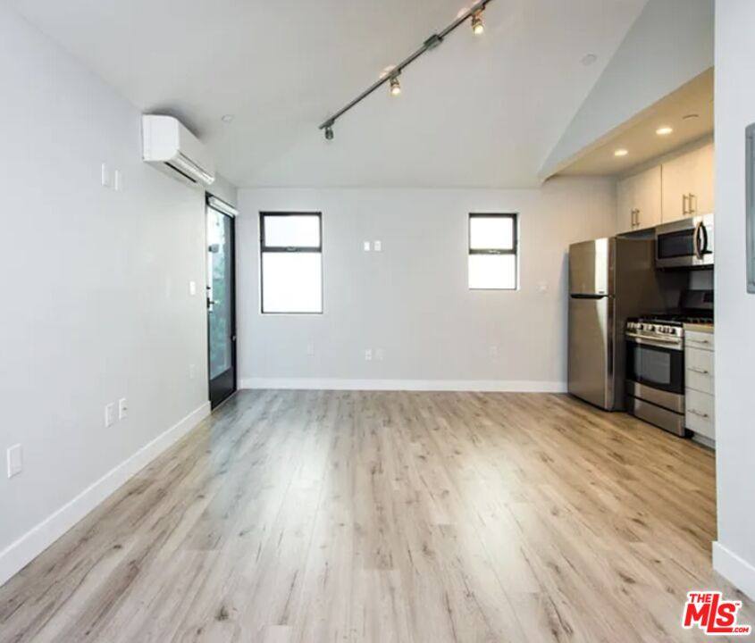 Apartment for rent at 483 Washington Blvd #483, Venice, CA 90291