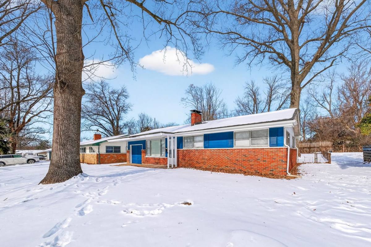 House for rent at 2321 Noll Dr, Saint Louis, MO 63136
