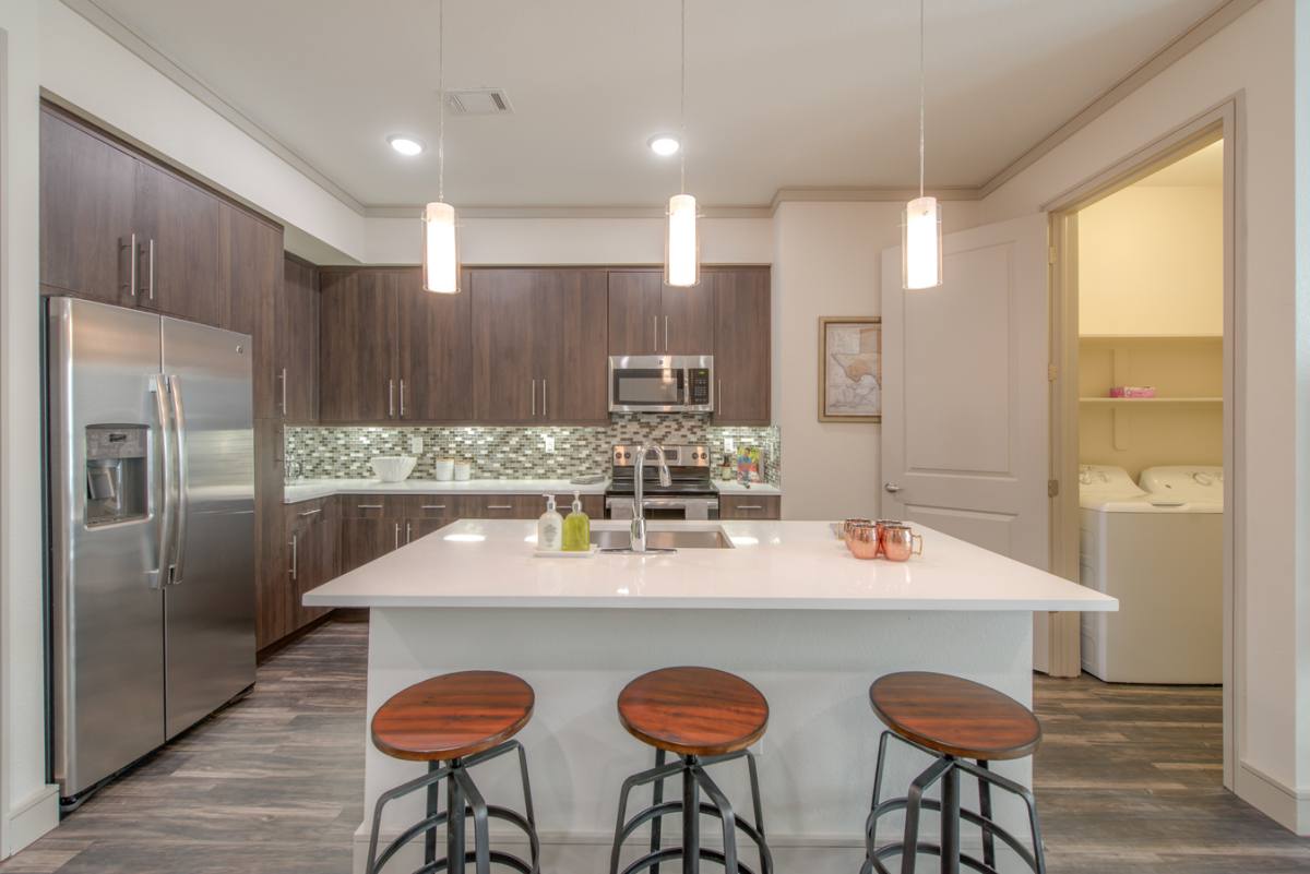Apartment for rent at 1800 Saint Joseph Parkway #THD2, Houston, TX 77003