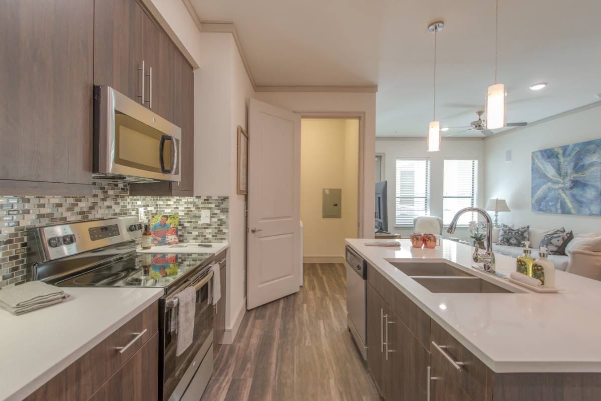 Apartment for rent at 1800 Saint Joseph Parkway #THD2, Houston, TX 77003