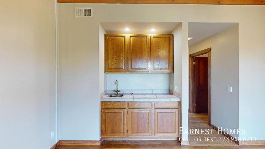 House for rent at 4339 Alhama Dr, Woodland Hills, CA 91364
