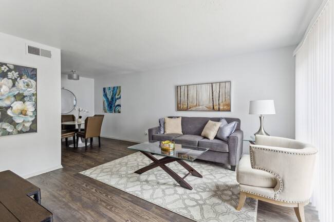Apartment for rent at 1700 Seaspray Court #VAS1, Houston, TX 77008