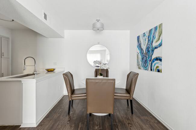 Apartment for rent at 1700 Seaspray Court #VAS1, Houston, TX 77008
