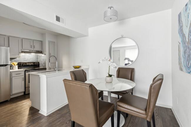 Apartment for rent at 1700 Seaspray Court #VAS1, Houston, TX 77008