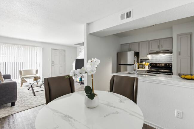 Apartment for rent at 1700 Seaspray Court #VAS1, Houston, TX 77008