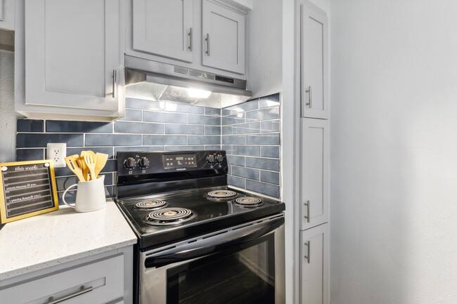 Apartment for rent at 1700 Seaspray Court #VAS1, Houston, TX 77008