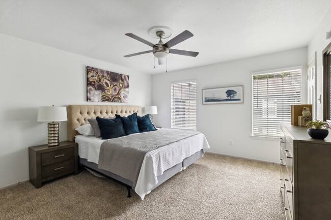 Apartment for rent at 1700 Seaspray Court #VAS1, Houston, TX 77008