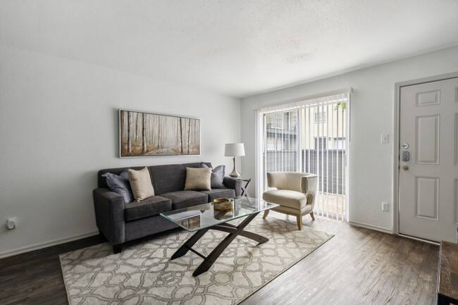 Apartment for rent at 1700 Seaspray Court #VAS1, Houston, TX 77008