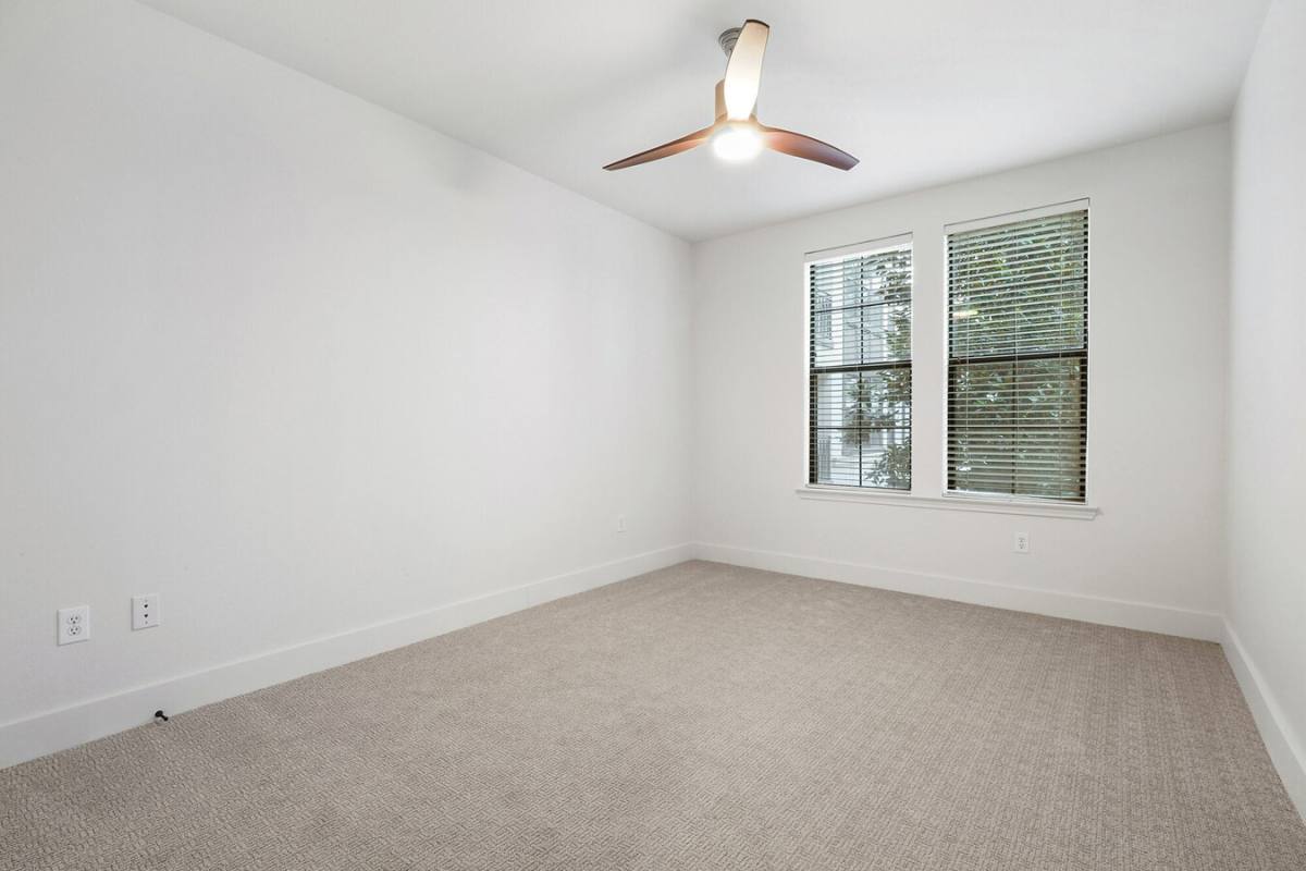 Apartment for rent at 2121 Allen Parkway #SS1, Houston, TX 77019