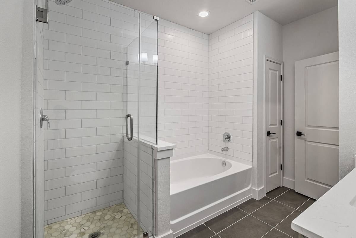 Apartment for rent at 2121 Allen Parkway #SS1, Houston, TX 77019