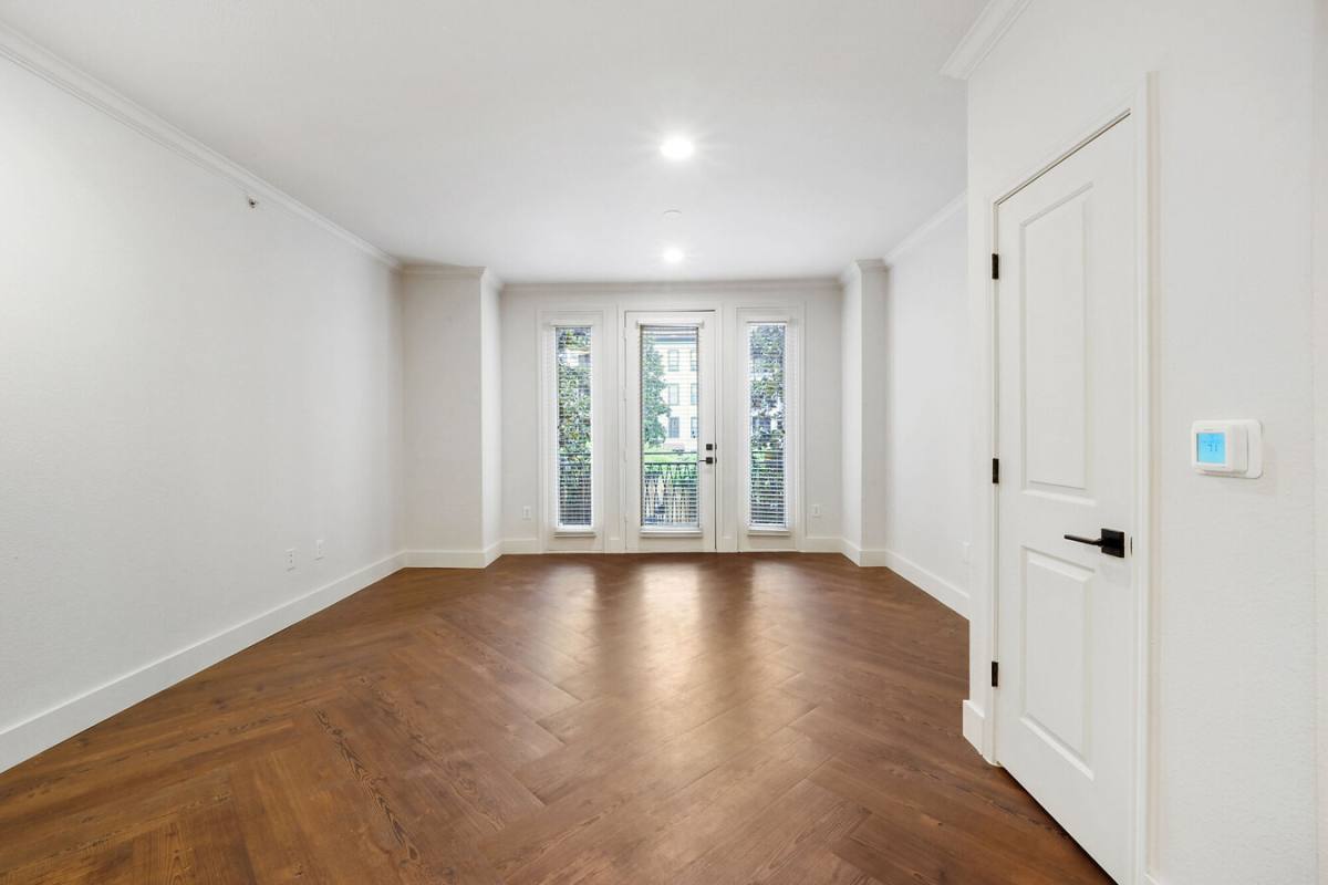 Apartment for rent at 2121 Allen Parkway #SS1, Houston, TX 77019