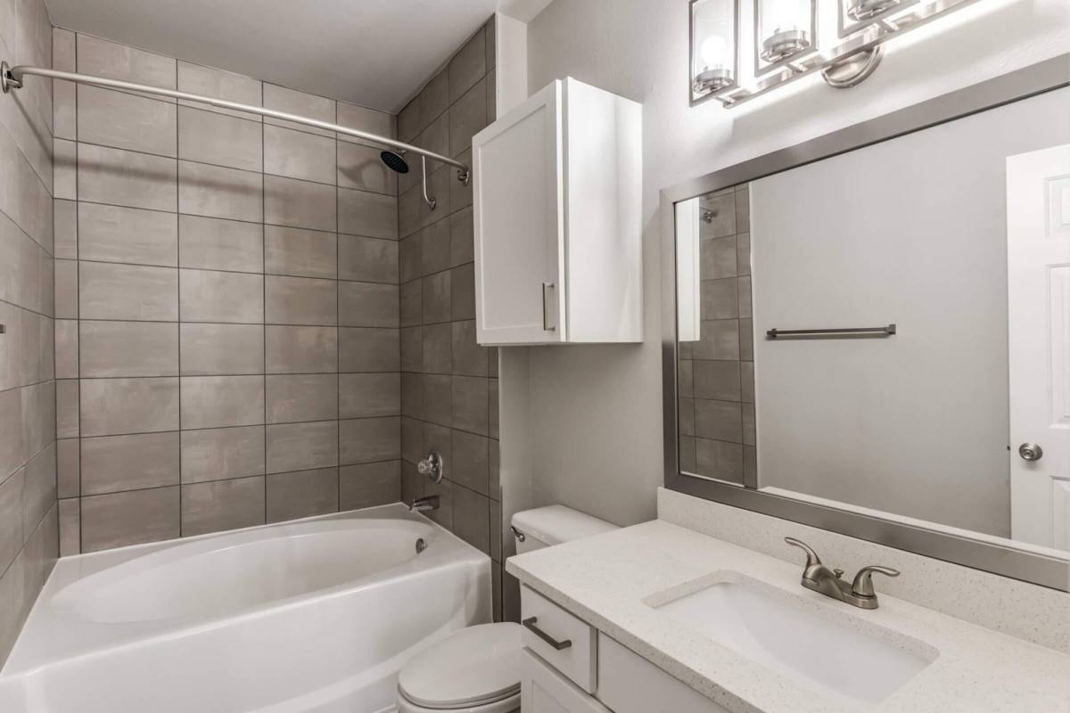 Apartment for rent at 19100 Glenwest Dr #TGB2, Friendswood, TX 77546