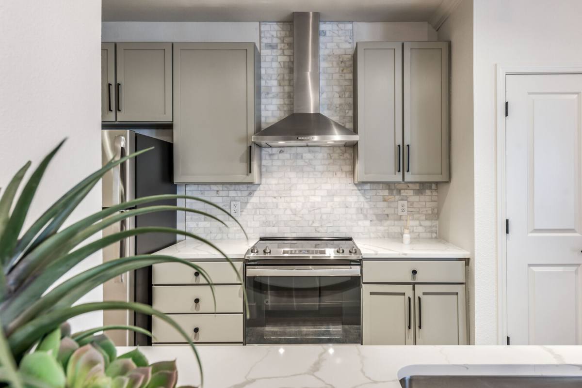 Apartment for rent at 2121 Allen Parkway #SS2, Houston, TX 77019