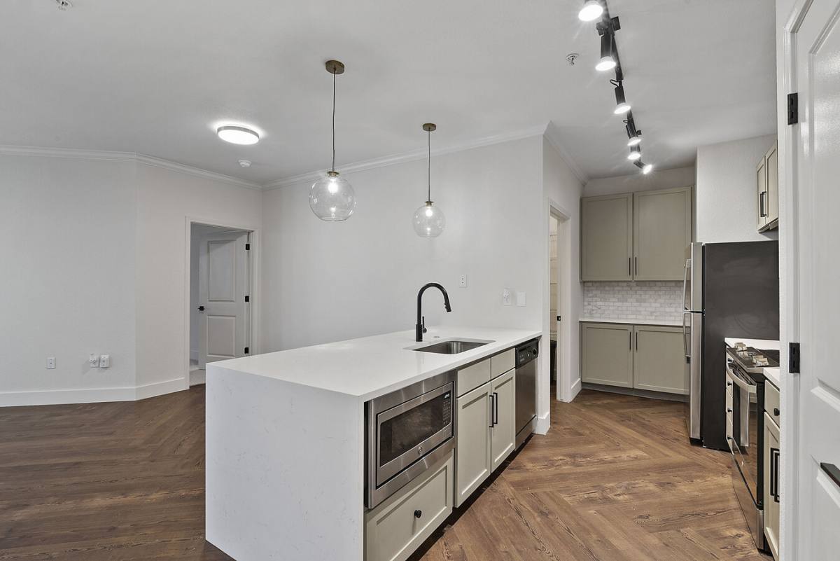 Apartment for rent at 2121 Allen Parkway #SS2, Houston, TX 77019