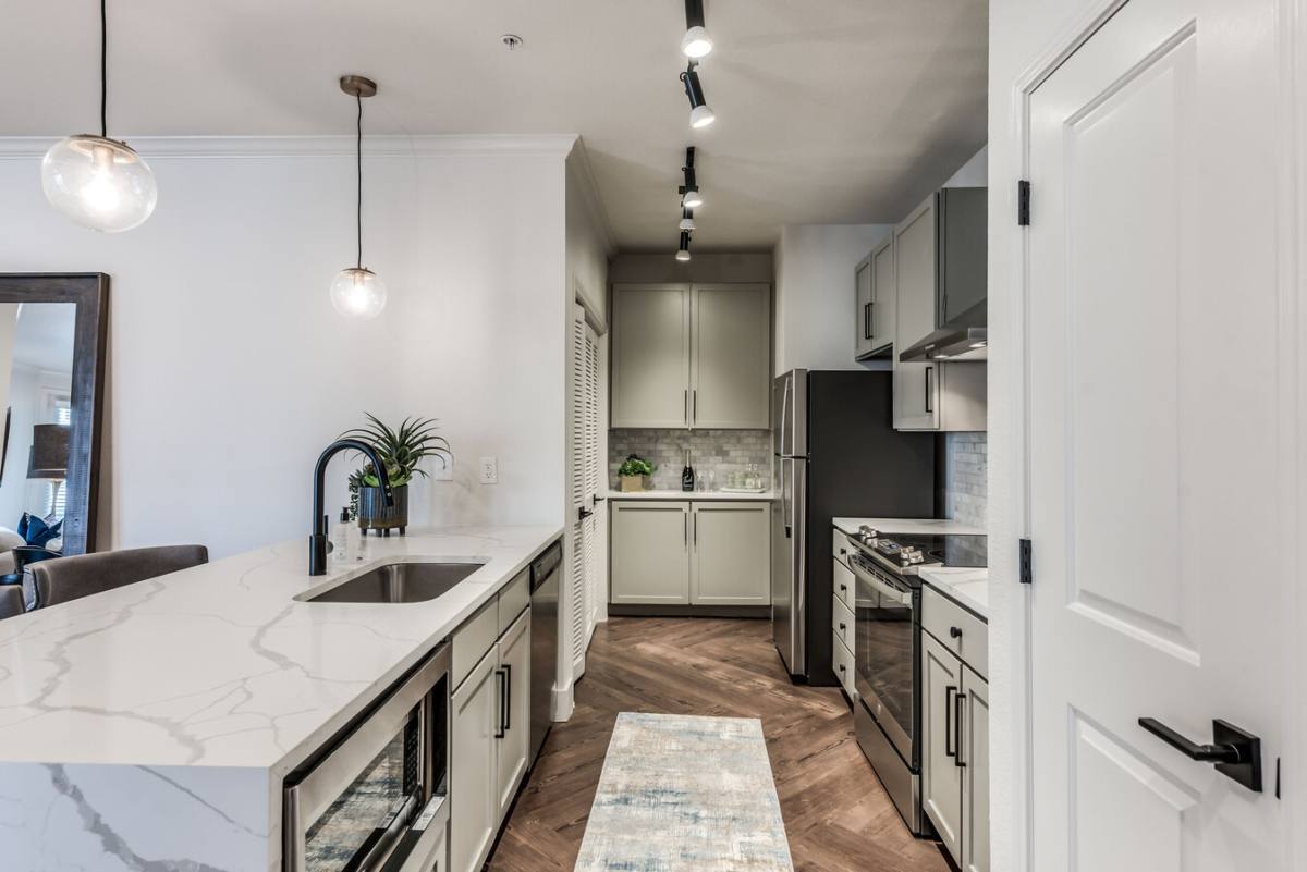 Apartment for rent at 2121 Allen Parkway #SS2, Houston, TX 77019