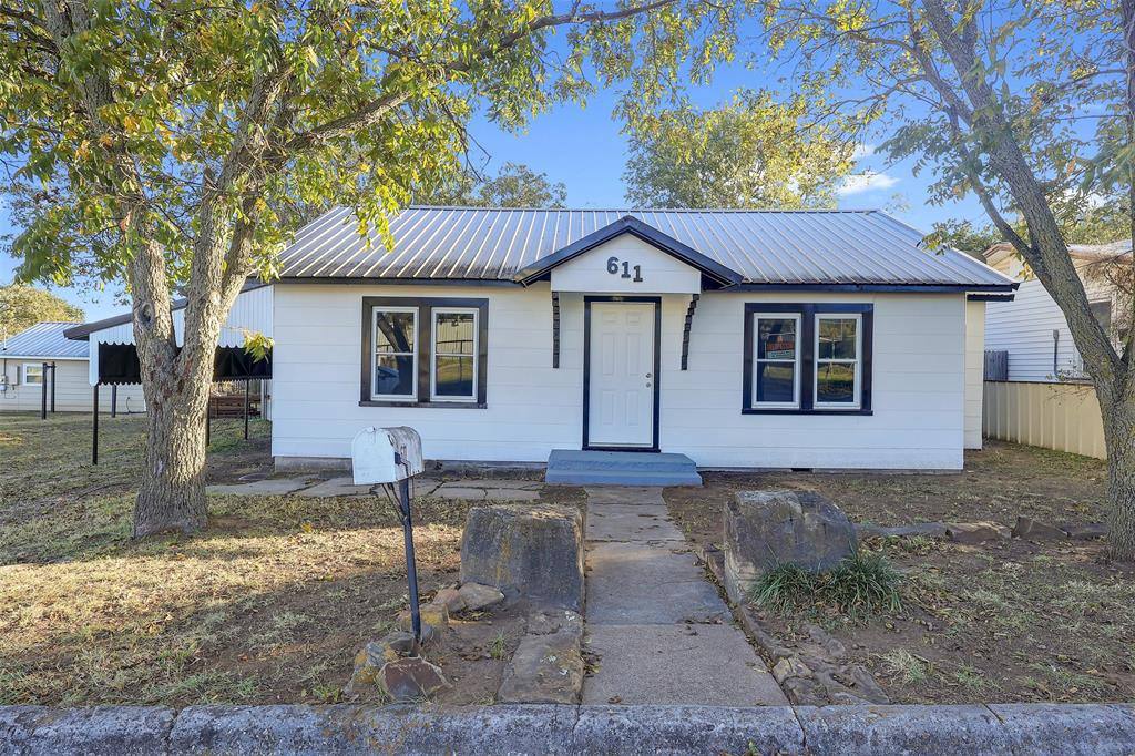 Apartment for rent at 611 W College St #611, Jacksboro, TX 76458