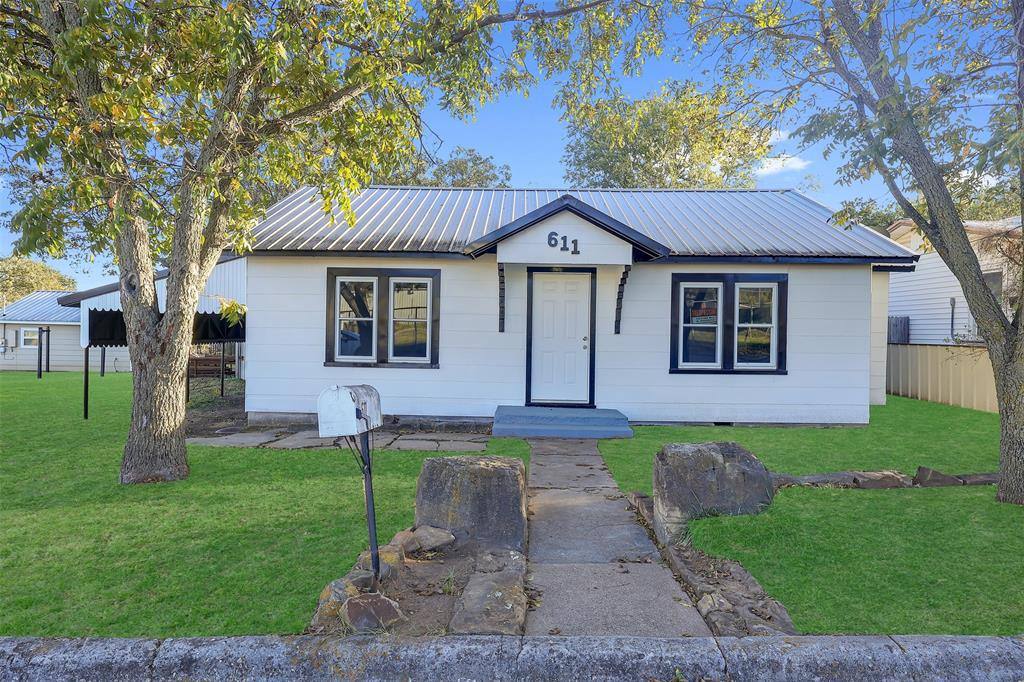 Apartment for rent at 611 W College St #611, Jacksboro, TX 76458