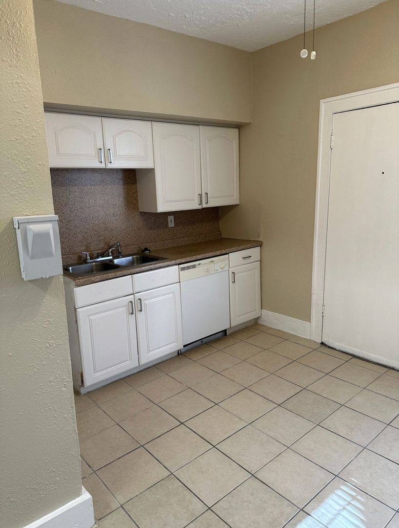 Apartment for rent at 4823 Jackson, Houston, TX 77004