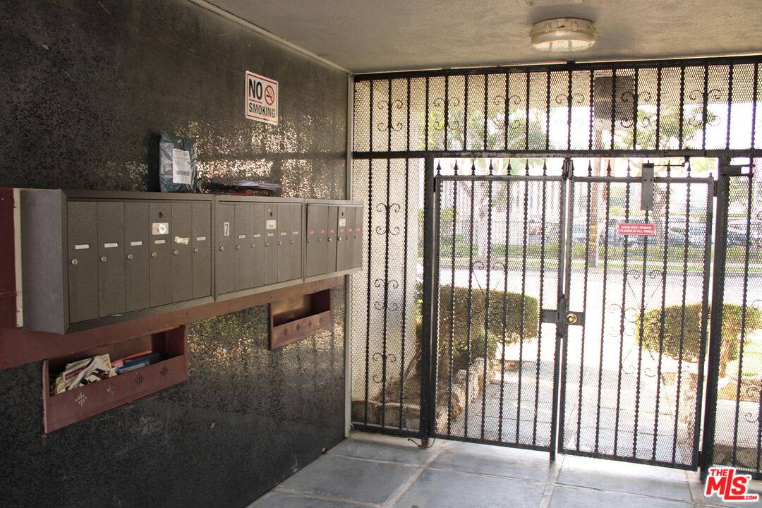 Apartment for rent at 1026 S Flower St #17, Inglewood, CA 90301