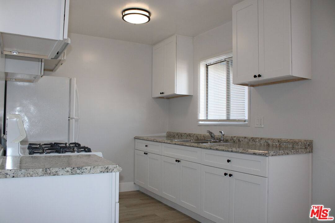 Apartment for rent at 1026 S Flower St #17, Inglewood, CA 90301