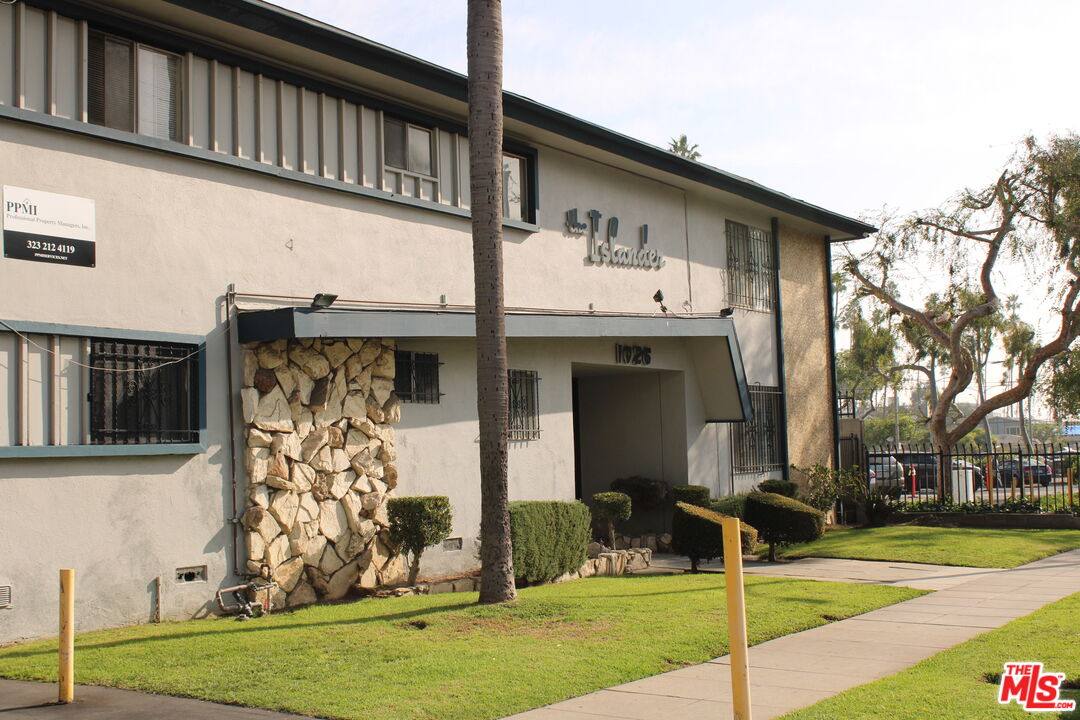 Apartment for rent at 1026 S Flower St #17, Inglewood, CA 90301