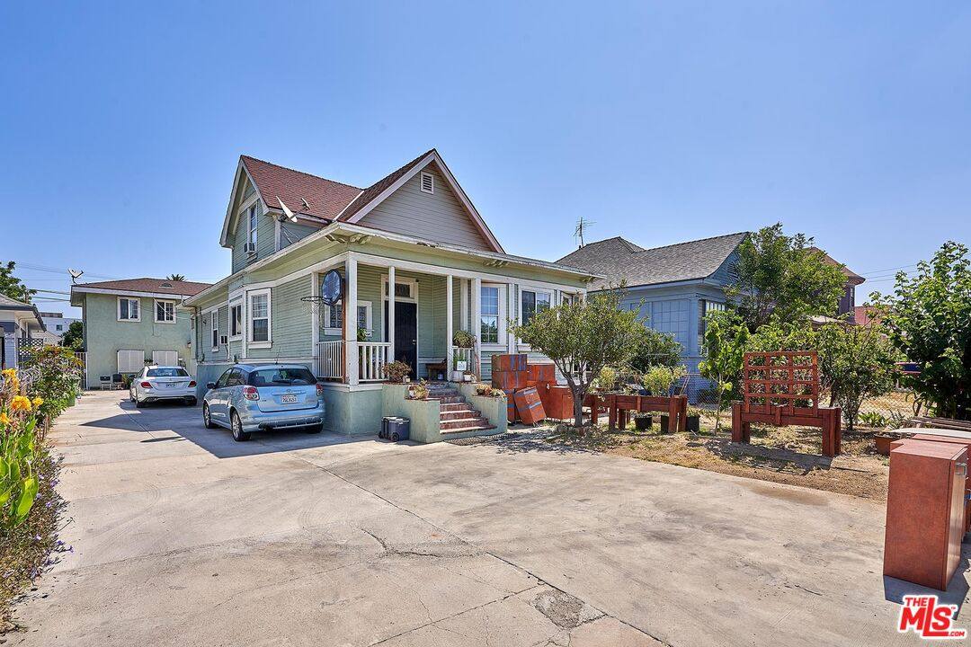 Apartment for rent at 805 E 21st St #805-1, Los Angeles, CA 90011